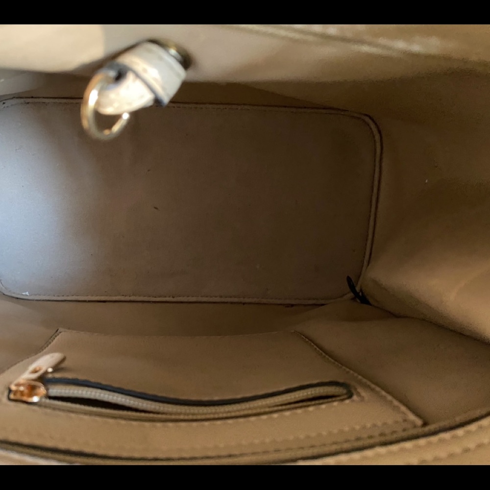 Tan Purse - Picture 3 of 8